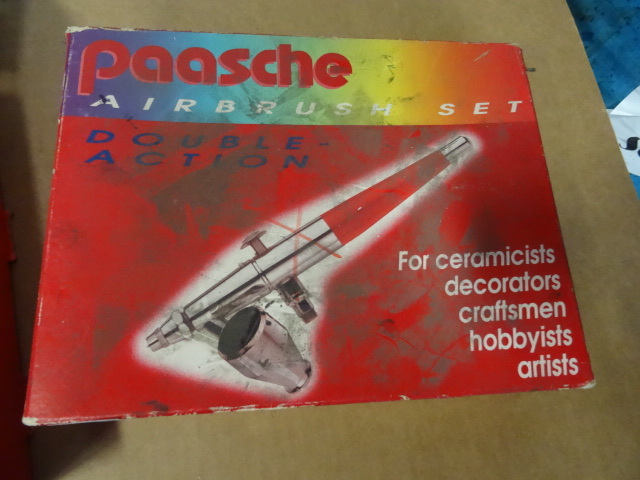 lot 42 image: Air Brush Kit