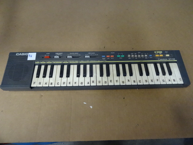 lot 72 image: Casio MT-55 Keyboard