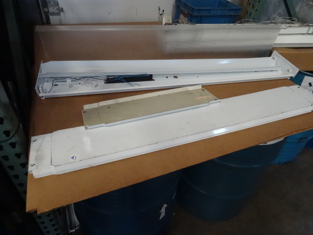 lot 91 image: Misc Lights and Covers 1 Unit is New