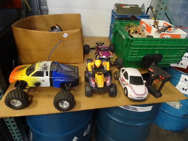 lot 105 image: Remote Control Vehicles