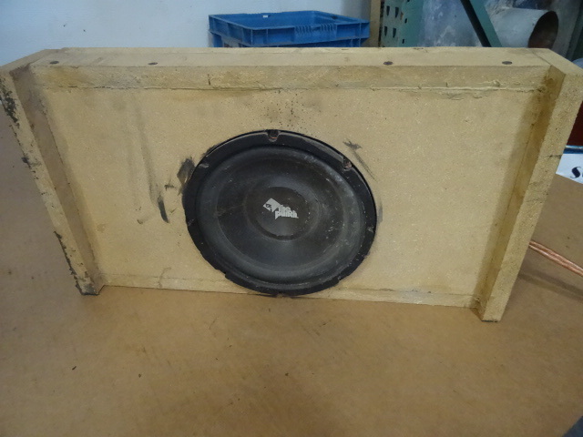 lot 121 image: 7 Speaker in Box