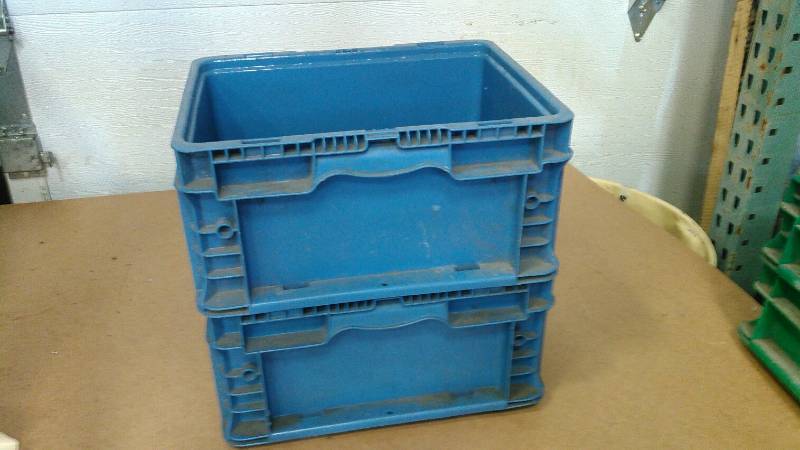 lot 174 image: Plastic Stackable Bins