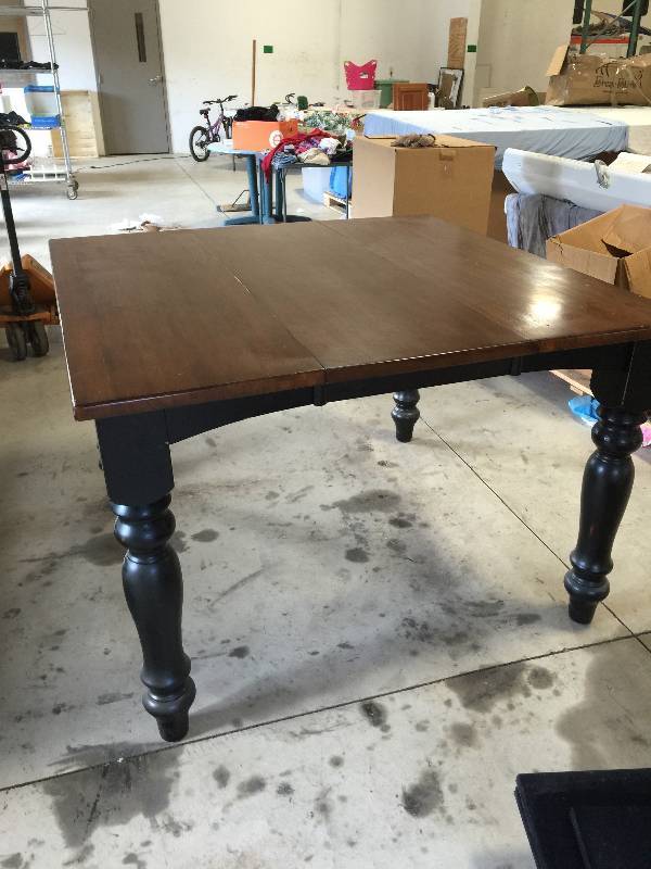 Dark Stain Wood Table with Removable Center Leaf