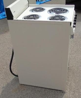 lot 15 image: Frigidaire Electric Stove