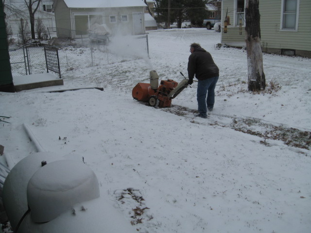 8 HP 26 inch cut Snow Blower