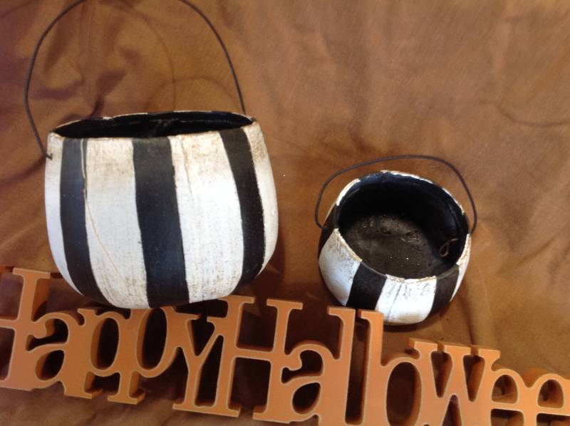 Happy Halloween Letter Sign & Gourd Buckets