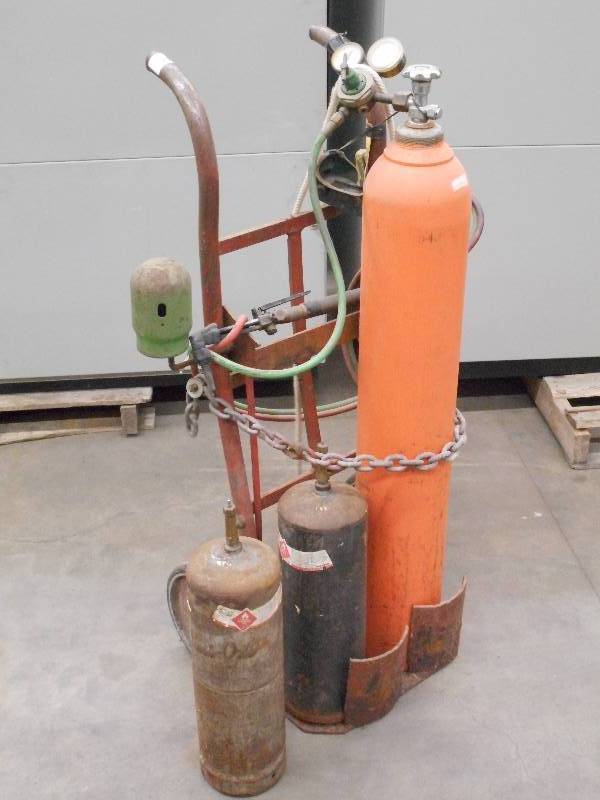 lot 4 image: Oxi-Acetylene Torch Set Complete Wi...