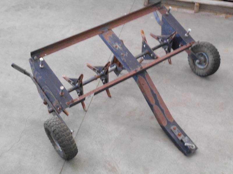 lot 13 image: 42 Pin-Hitch Lan Aerator ...