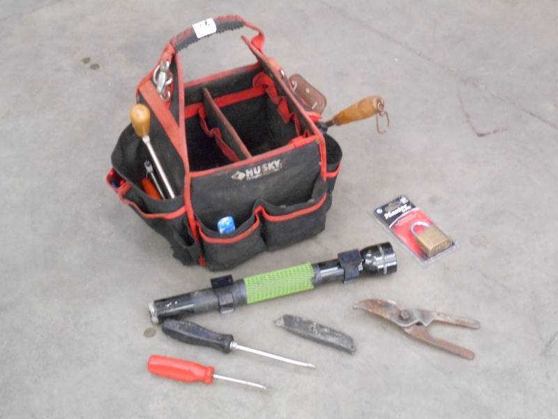 lot 21 image: Husky Tool Tote With Misc Hand Tool...