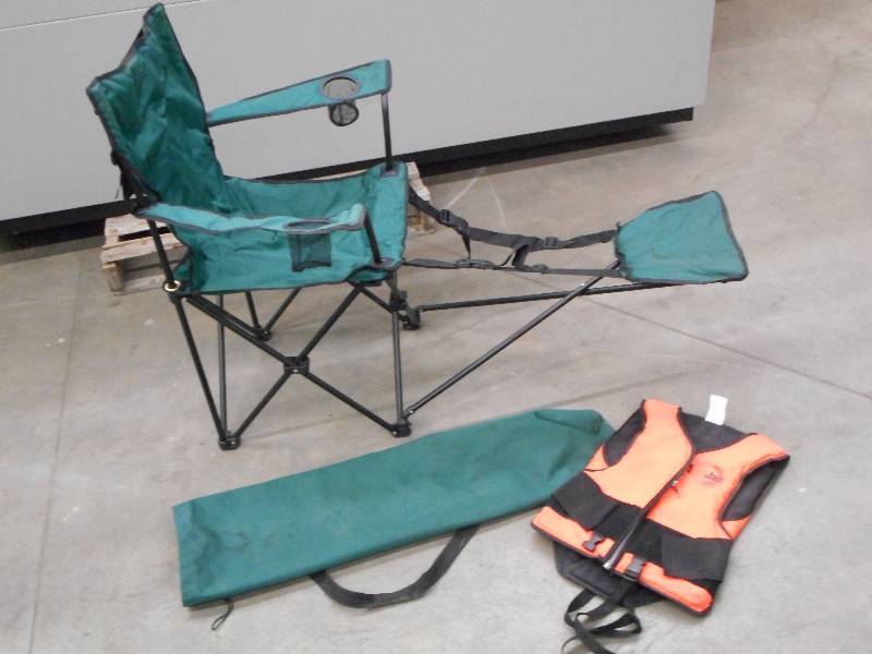 lot 29 image: (1) Folding Camp Chair With Carry B...