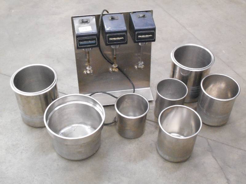 lot 32 image: Hamilton Beach 3-Place Mixer Statio...