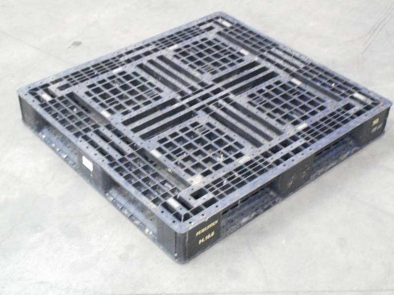lot 36 image: Industrial Plastic Pallet With 2-Wa...
