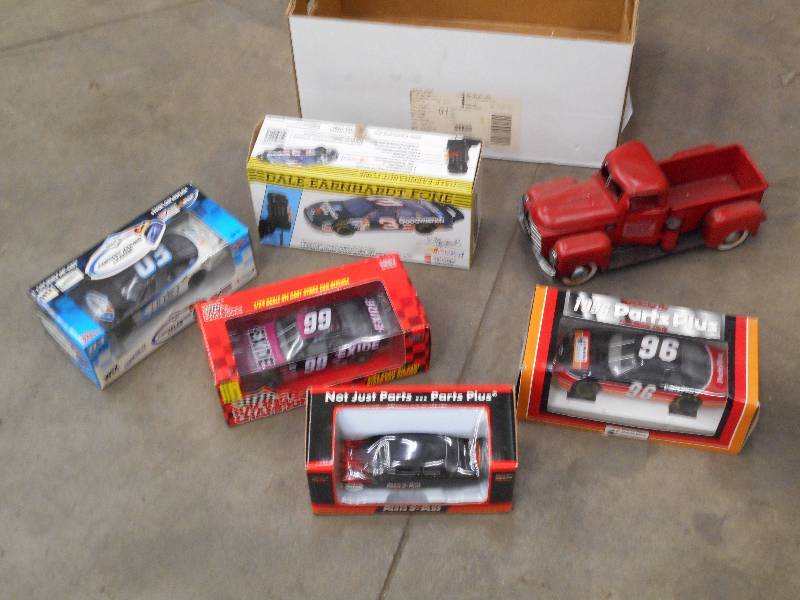 lot 42 image: Box Full Of Misc Collectible Diecas...