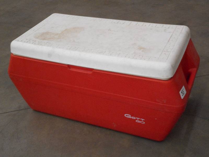 lot 55 image: Gott 80 Camp Cooler ...