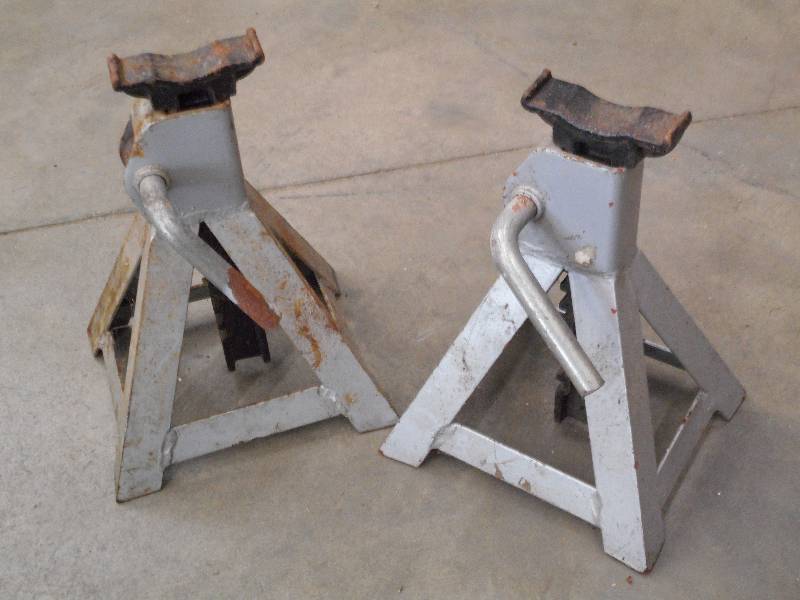 lot 56 image: (2) Steel Jack Stands ...