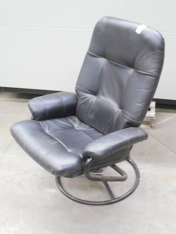lot 64 image: Steel Framed Swiveling Cushioned Ch...