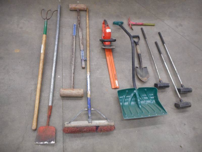 lot 67 image: Large Lot Of Misc Hand Tools...