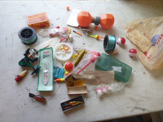 lot 10 image: Miscellaneous Fishing Items