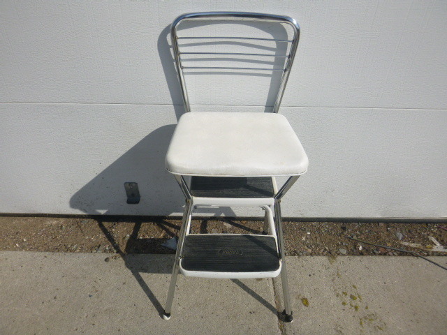 lot 37 image: Cosco Step Stool