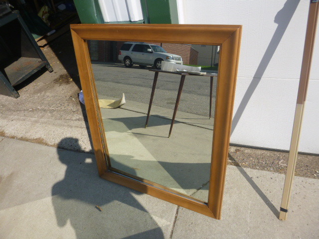 lot 42 image: Dresser Mirror