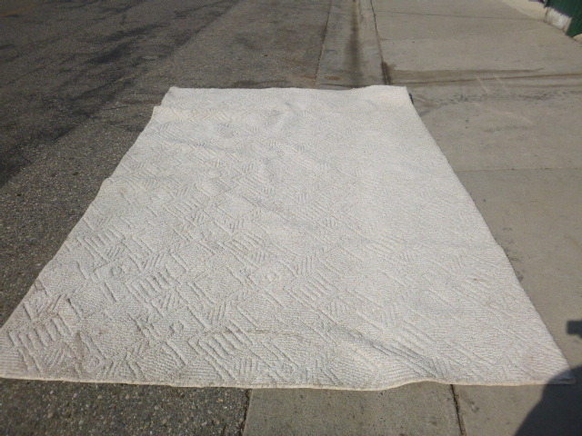 lot 43 image: Rug