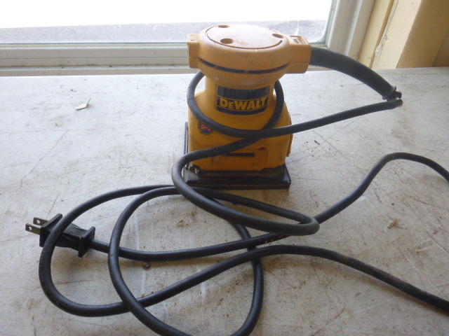 lot 52 image: DeWalt Palm Sander