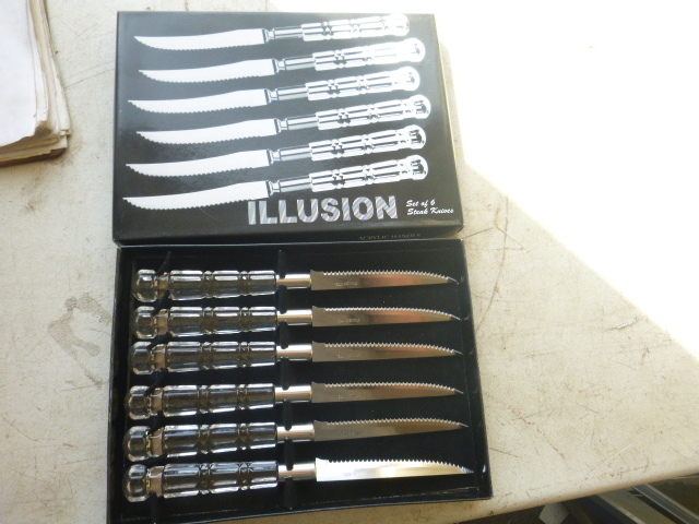 lot 110 image: Set of Illusion Steak Knives