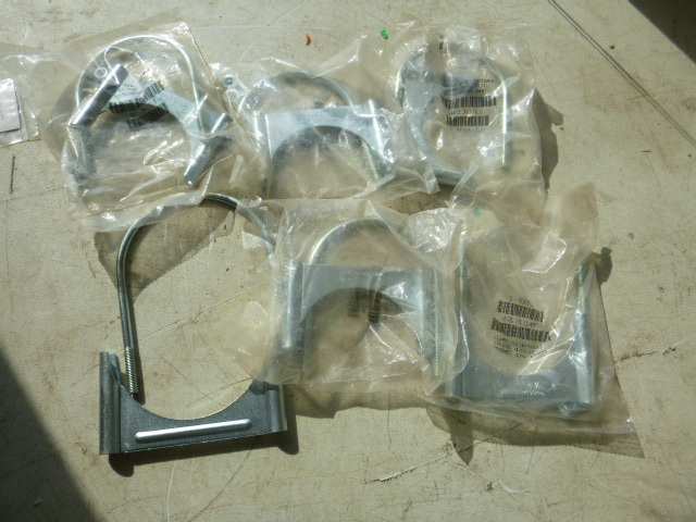 lot 122 image: 6 U-Clamps