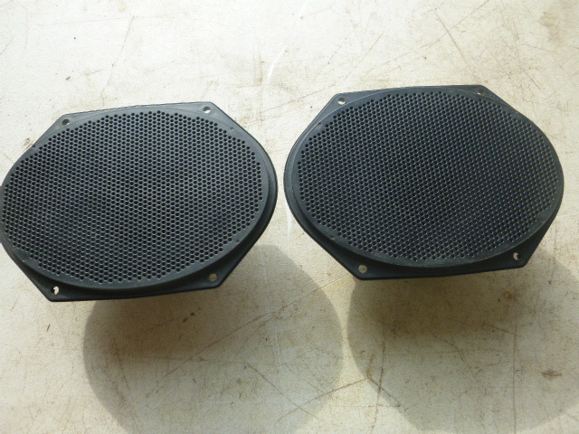 lot 129 image: 2 Ford Car Speakers