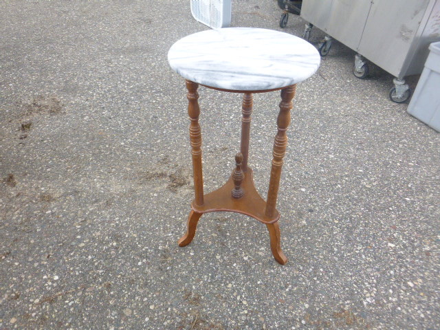 lot 133 image: Plant Stand