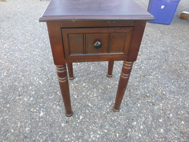 lot 148 image: Small End Table