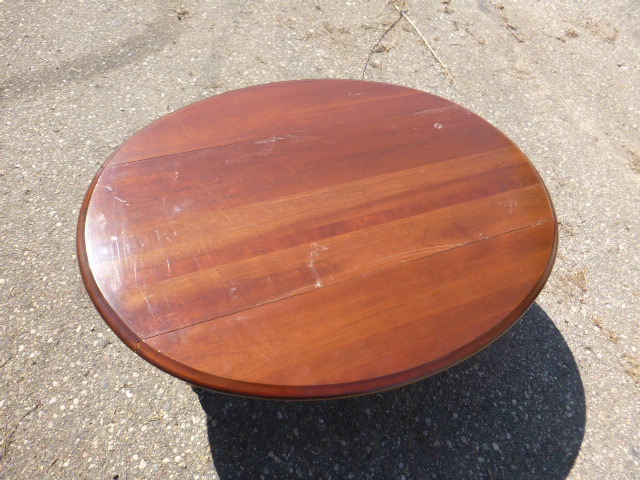 lot 150 image: Drop Leaf Coffee Table