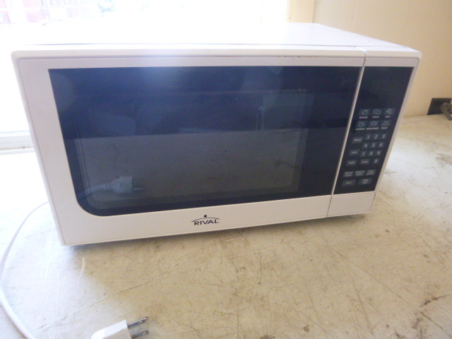 lot 160 image: Rival Microwave