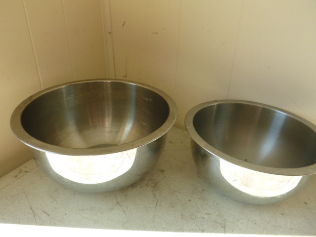lot 187 image: 2 Stainless Steel Bowls