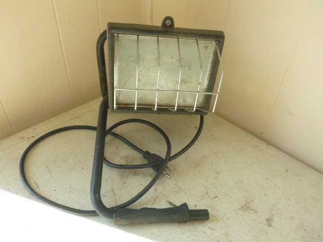lot 188 image: Universal Portable Work Light