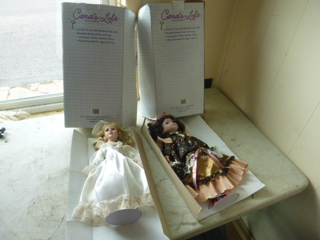 lot 199 image: 2 Caras Loft Dolls