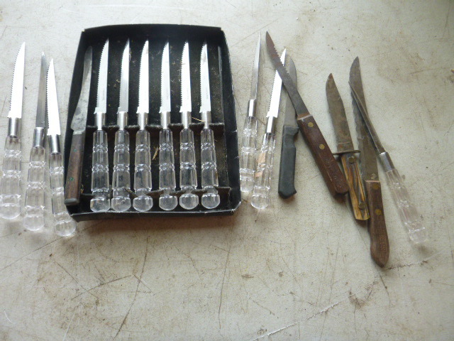 lot 200 image: Miscellaneous Knives