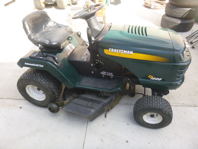 lot 2 image: Craftsman Riding Lawn Mower