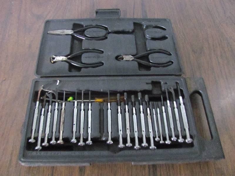 Precision screw driver set
