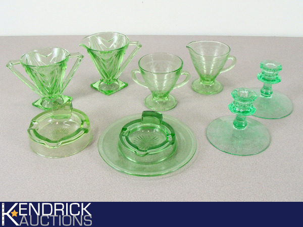 lot 4 image: Lot of Green Depression Glass