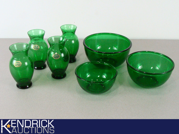 lot 6 image: 7 Pieces of NEW MINT Vintage Anchor Hocking Forest Green Glass