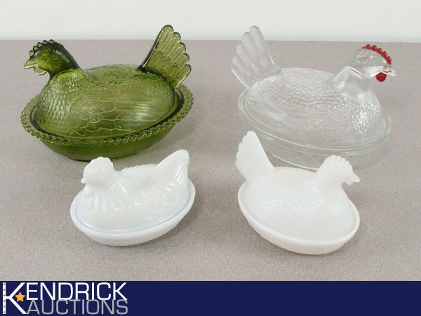 lot 21 image: Lot of 4 Vintage Nesting Hen Dishes