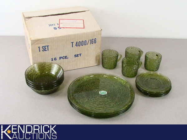 lot 34 image: 16 Piece New Old Stock Anchor Hocking Avocado Set