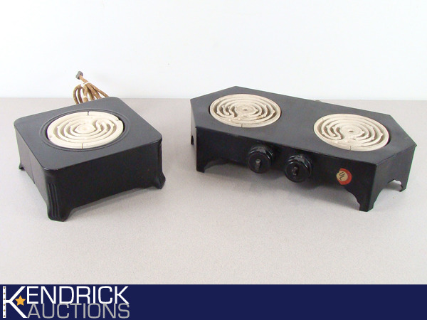 lot 40 image: 2 Mint New Vintage Hot Plates
