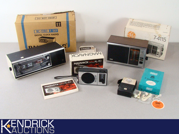 lot 44 image: Lot of New Old Stock Vintage Radios