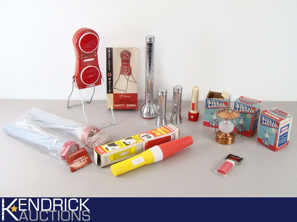 lot 45 image: Lot of New Old Stock Vintage Flash Lights and Signal Lights