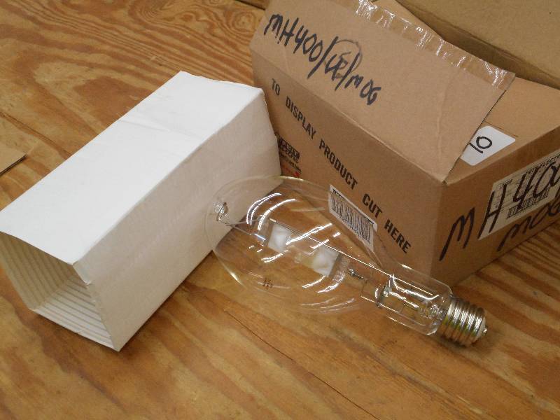 lot 10 image: (1) Long Life MH400U Light Bulb ...