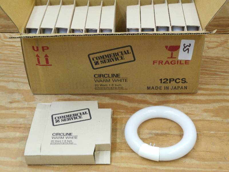 lot 35 image: (12) 20Watt 6 Warm White Flouresce...