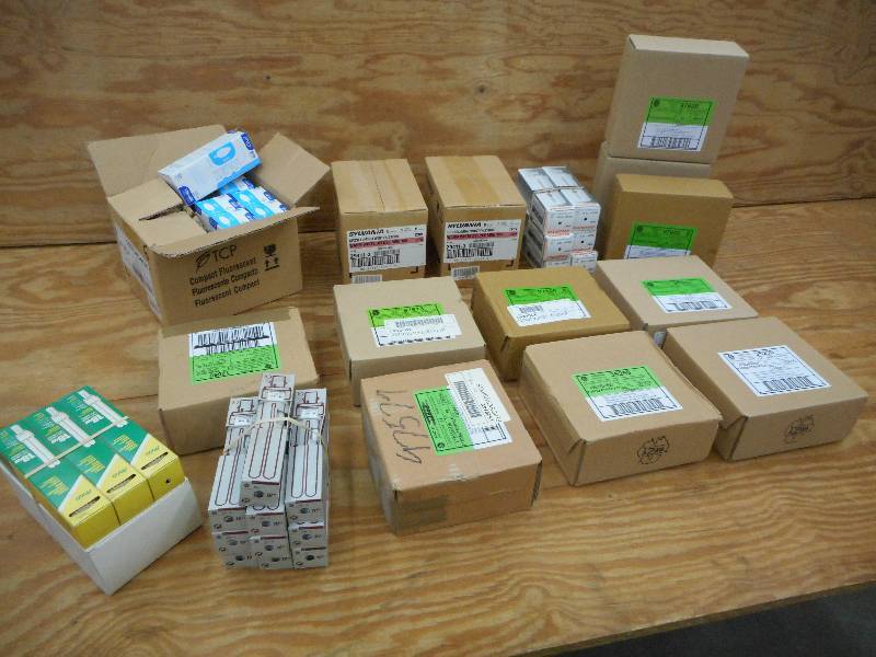 lot 56 image: Large Lot Of Assorted Light Bulbs,...