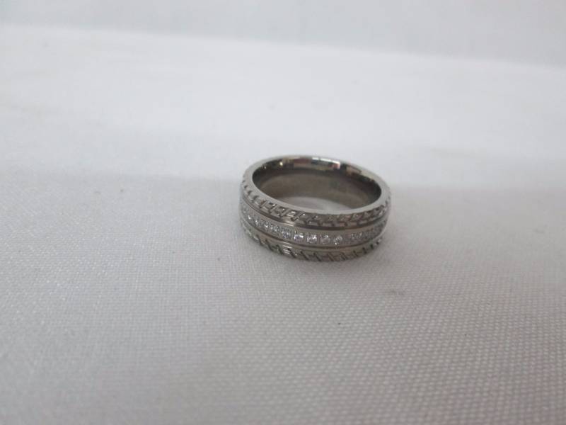 lot 86 image: 8MM Mens Tungsten Carbide Ring